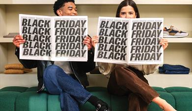 PLU Black Friday Couple instore_Lead Image 2_CRM_1200X900