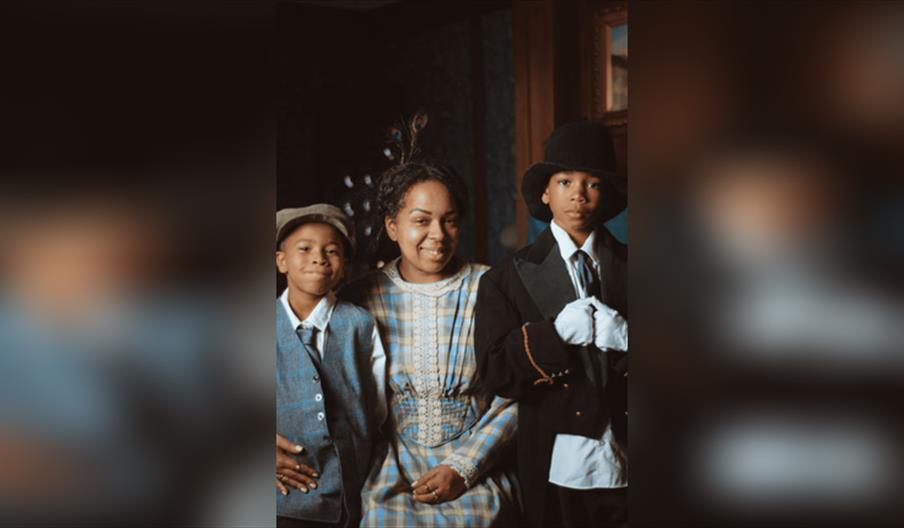Festive Victorian Photo Shoot