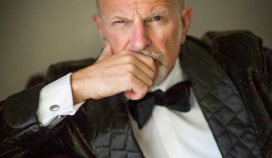 Simon Evans: Simon Evans is Staring at the Sun