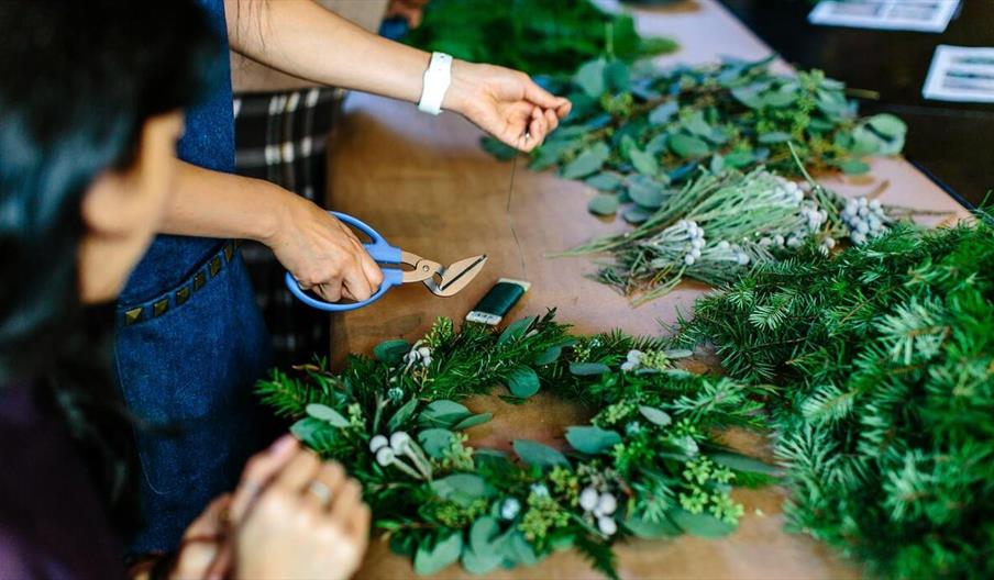 People making wreaths