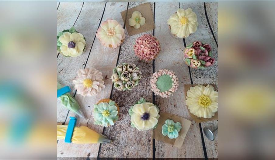 Piped Flower Class