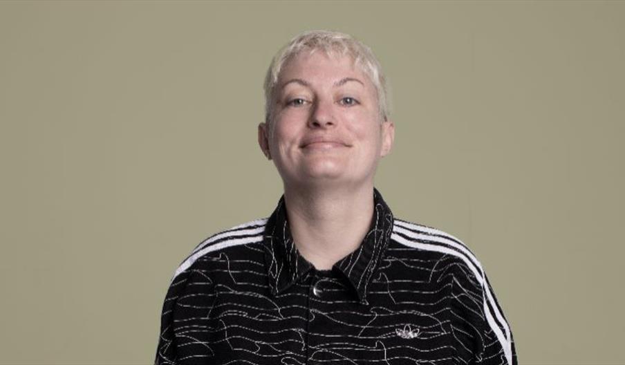 HARRIET DYER Easily Distra…