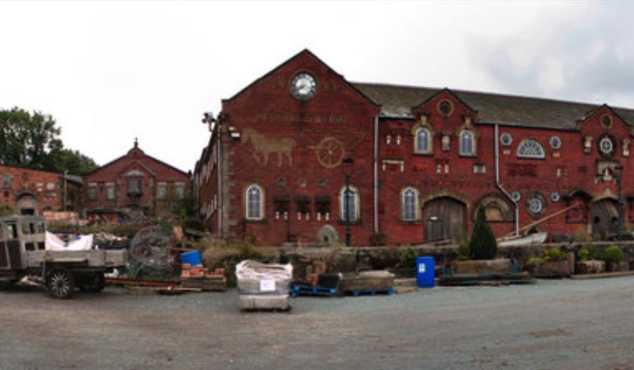 Les Oakes & Sons Architectural Reclamation Yard