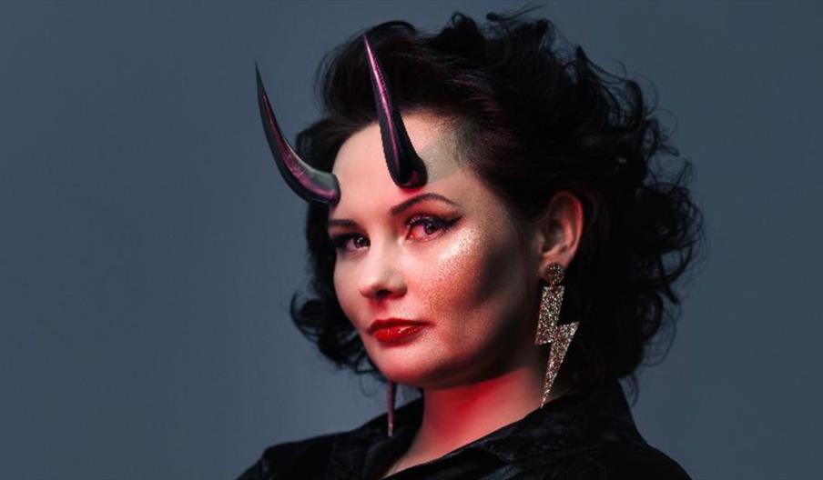 Rachel Fairburn - Side-Eye