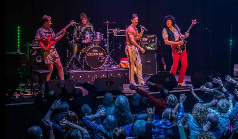 Qween UK - performing the music of Queen to an enthusiastic crowd
