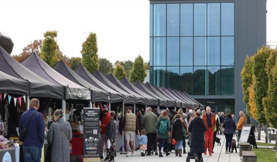 Outdoor artisan market