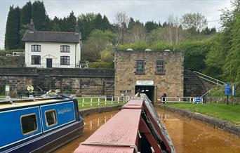Dane Narrowboat Tours – Middleport & Through Harecastle Tunnel
