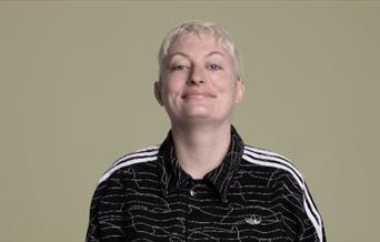 HARRIET DYER Easily Distra…